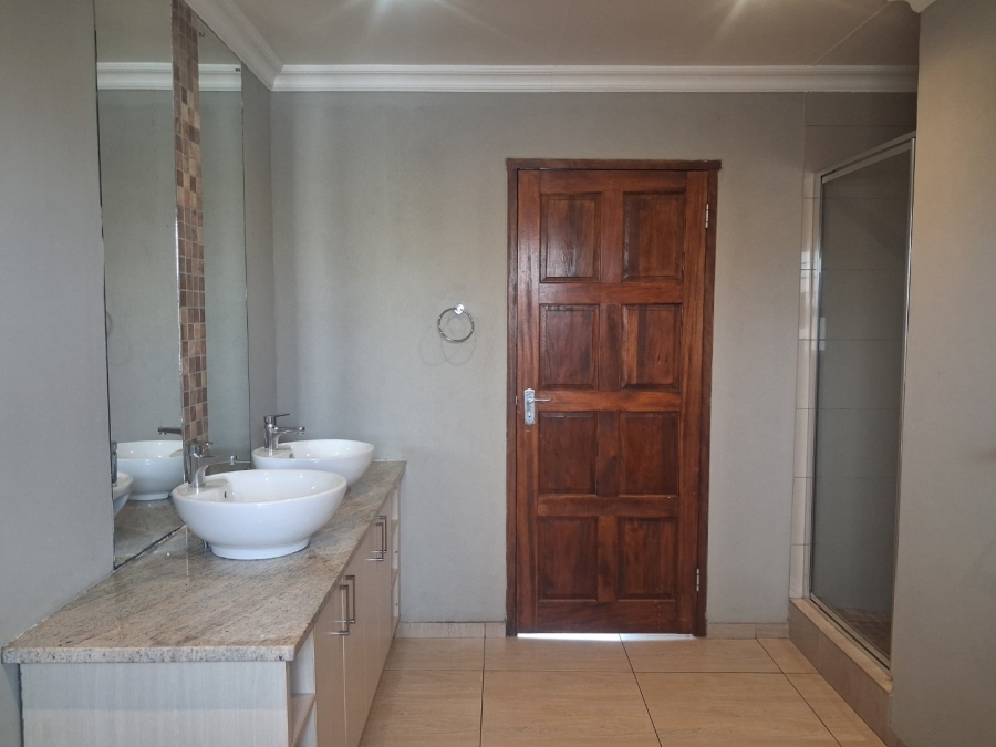 To Let 3 Bedroom Property for Rent in Hillside Free State